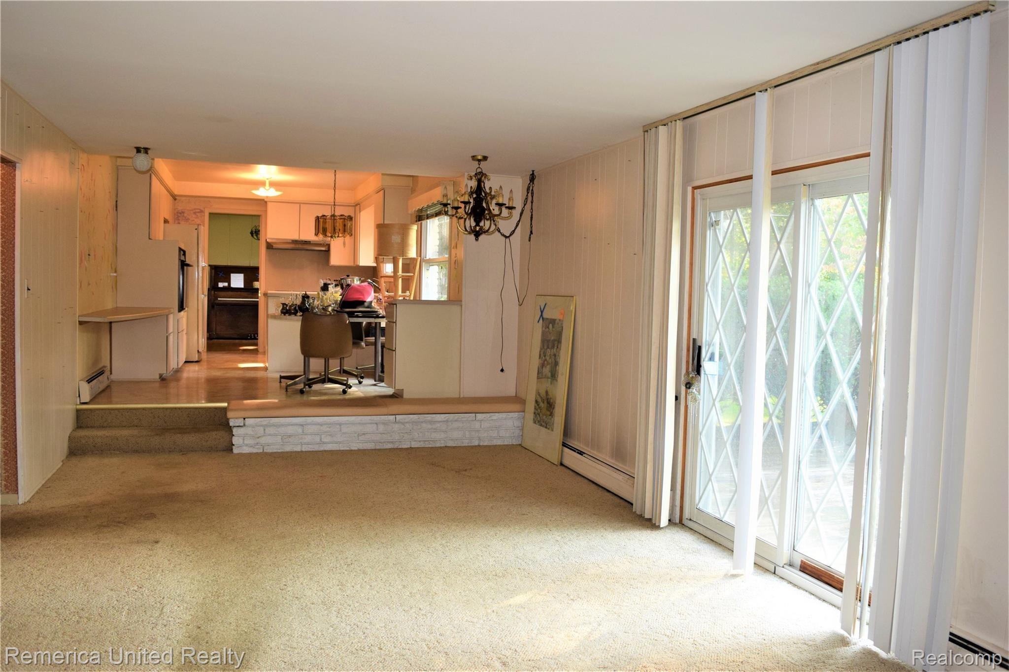 30069 Barwell Road Farmington, MI 48334 - Photo 13 of 34 AT THE FAR END OF THE PICTURE IS A DINING ROOM. THE FLOW FROM THE KITCHEN TO FAMILY ROOM IS VERY OPEN.