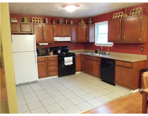 2406 Tilbrook Road Monroeville, PA 15146 - Photo 4 of 11 Kitchen.