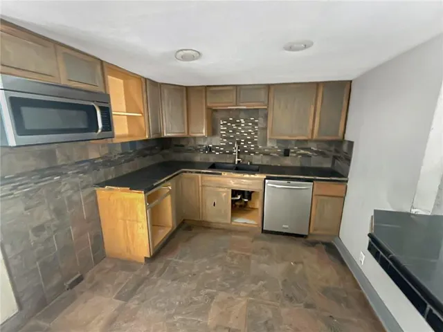 $109,900 | 1749 Sinnott Circle, Independence, MO 64050