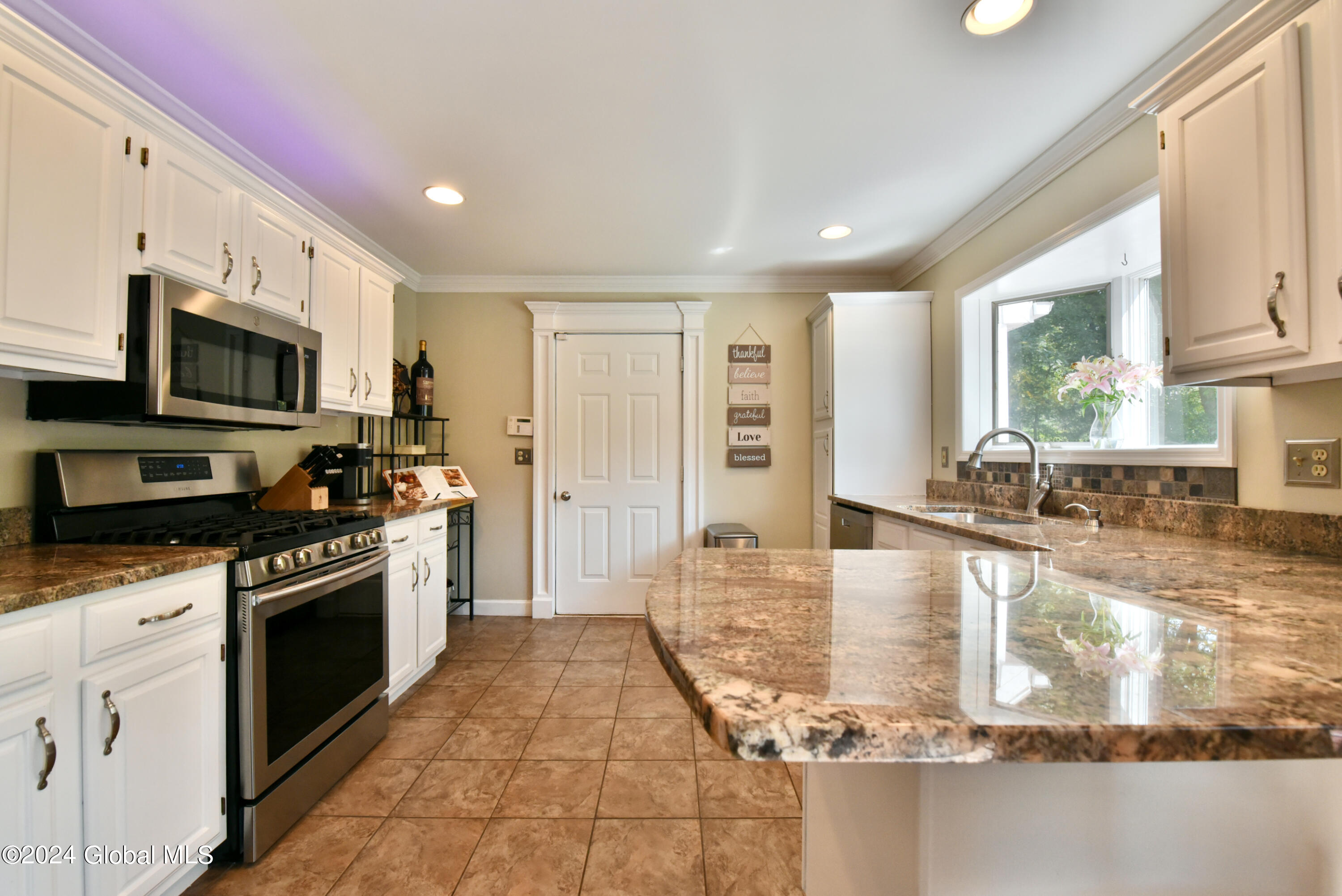 424 Daniels Road Wilton, NY 12866 - Photo 5 of 51 6 (8)