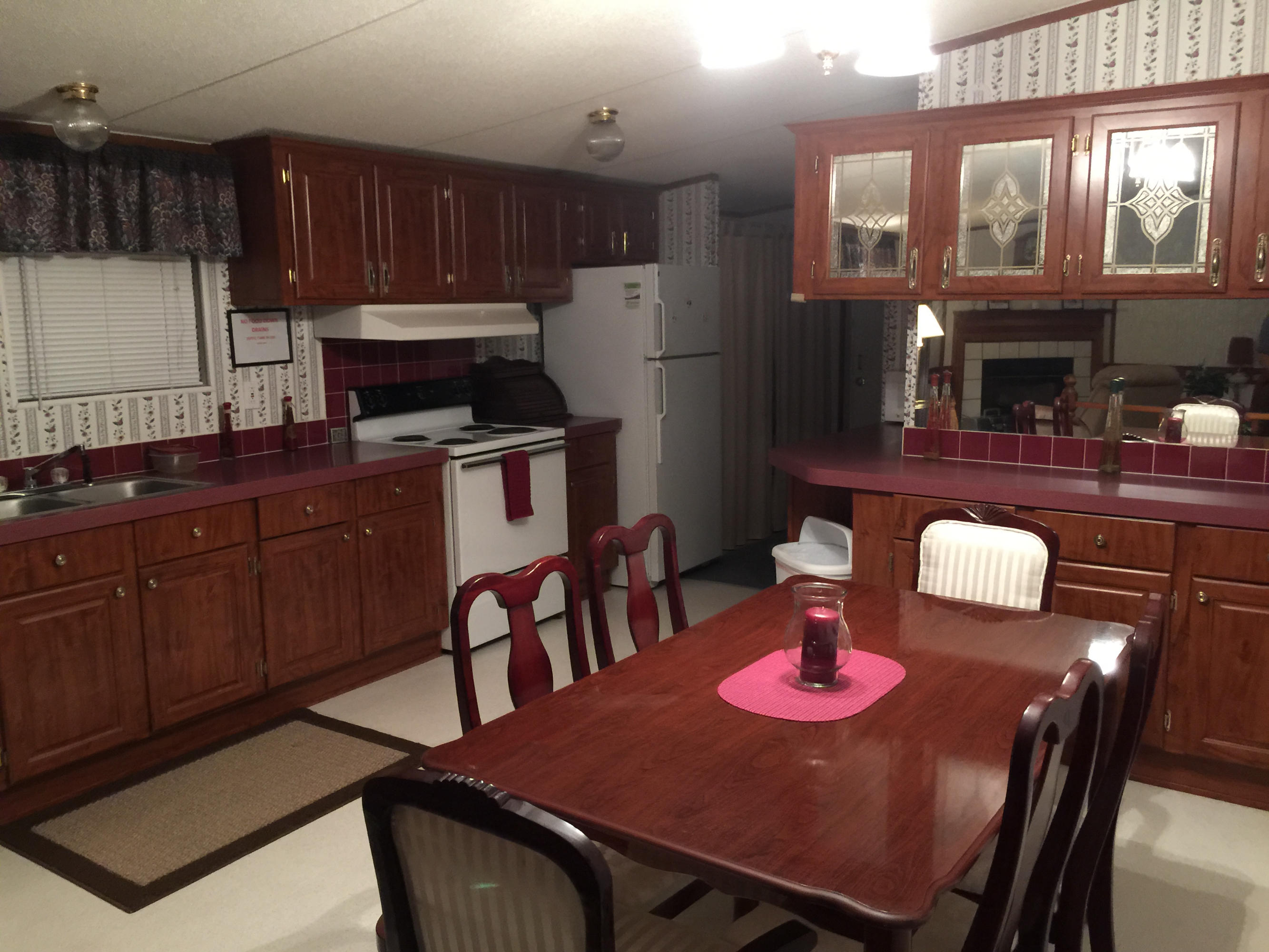 20 Blue Gill Road Freeport, FL 32439 - Photo 7 of 24 kitchen/dining area