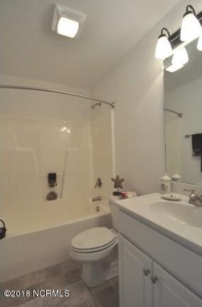 321 Mt Pleasant Road New Bern, NC 28560 - Photo 16 of 20 16-Hall bath