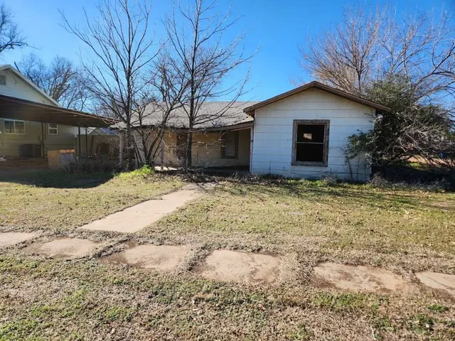 $35,889 | 303 North 5th Avenue, Munday, TX 76371
