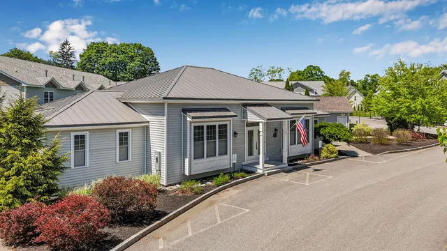 $415,000 | 35 Callaway Drive, Unit 6, Concord, NH 03301