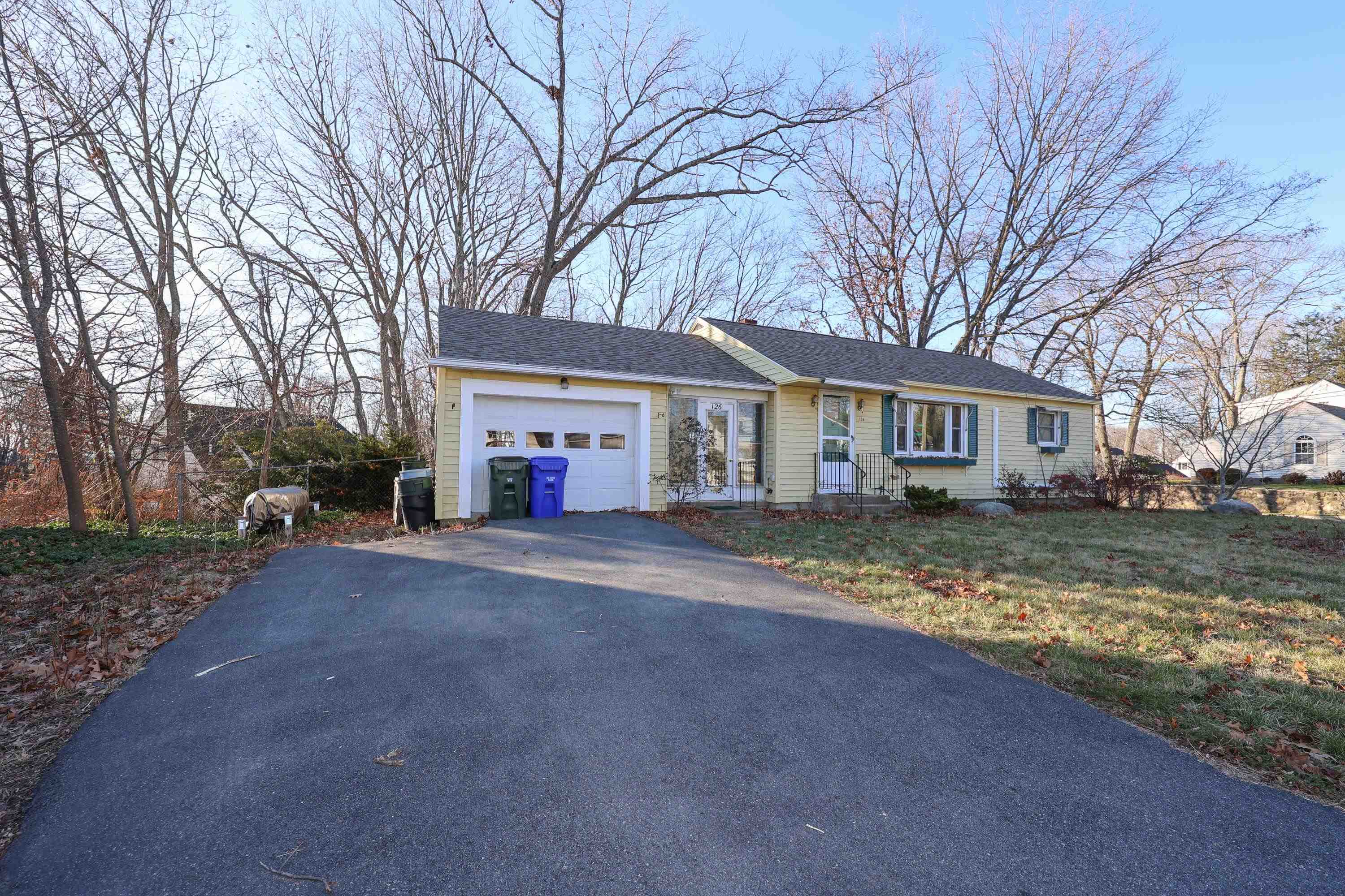 126 West Haven Road Manchester, NH 03104 - Photo 2 of 31