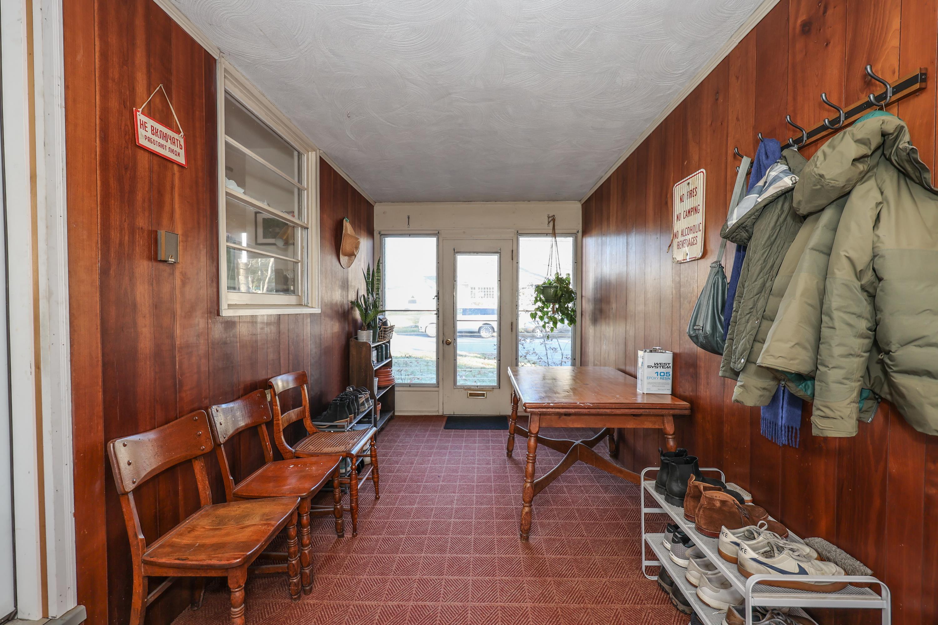 126 West Haven Road Manchester, NH 03104 - Photo 3 of 31