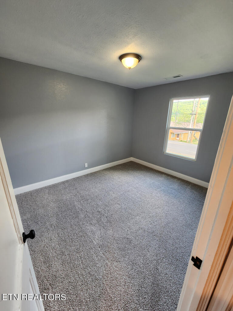 122 North Jefferson Circle Oak Ridge, TN 37830 - Photo 19 of 25 122-N-Jefferson-Circle-19
