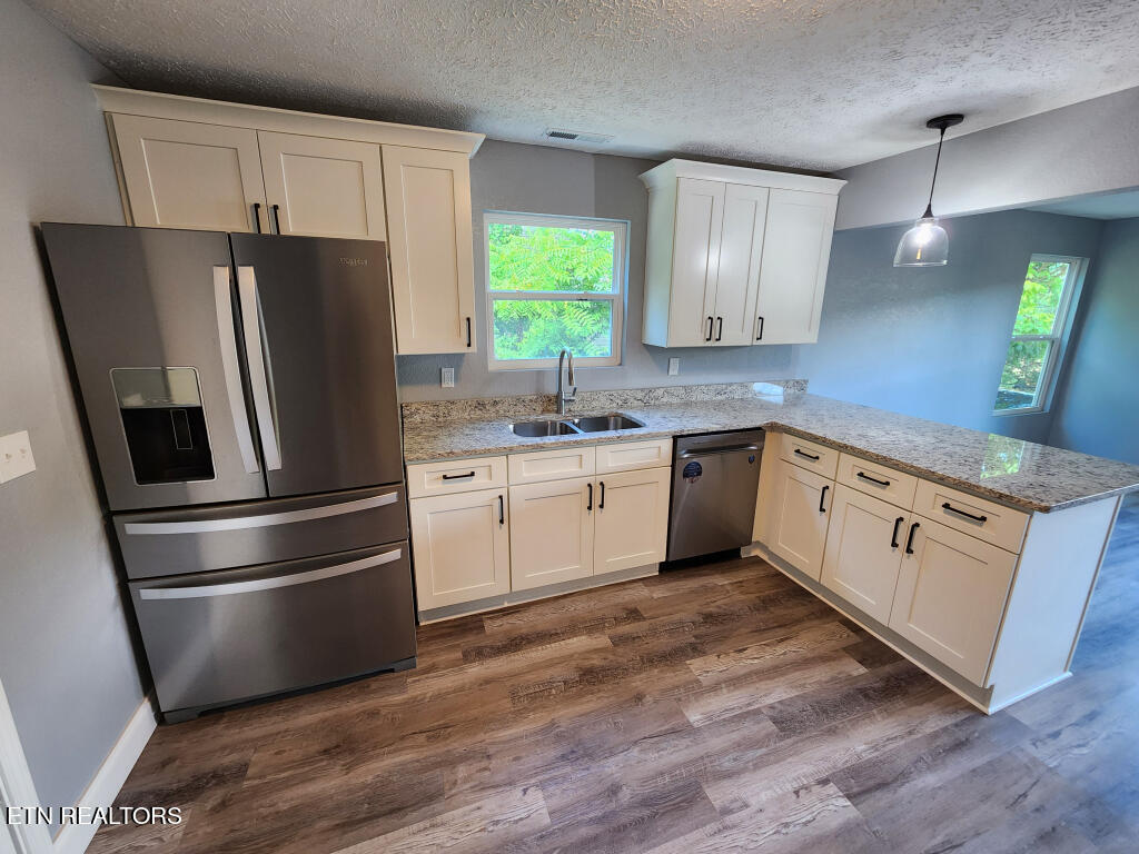 122 North Jefferson Circle Oak Ridge, TN 37830 - Photo 5 of 25 122-N-Jefferson-Circle-05