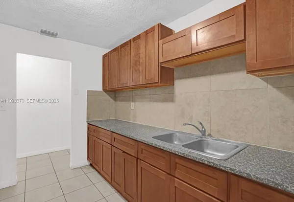 $2,600 | 3876 Northwest 207 St Road, Miami Gardens, FL 33055