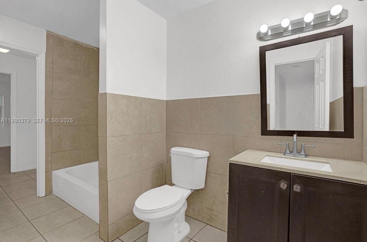 3876 Northwest 207 St Road Miami Gardens, FL 33055 - Photo 10 of 10