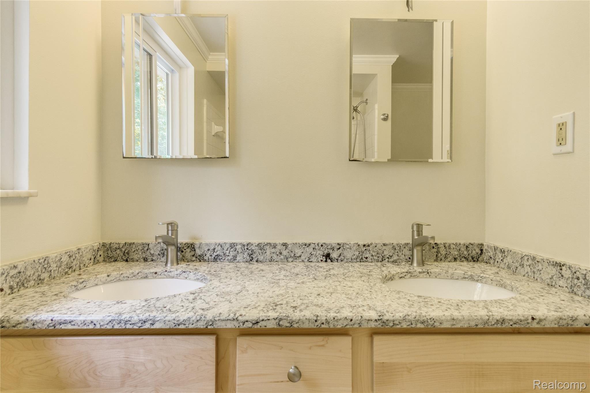 28815 Summerwood Road Farmington, MI 48334 - Photo 29 of 52 Interiors (33 of 50).jpg