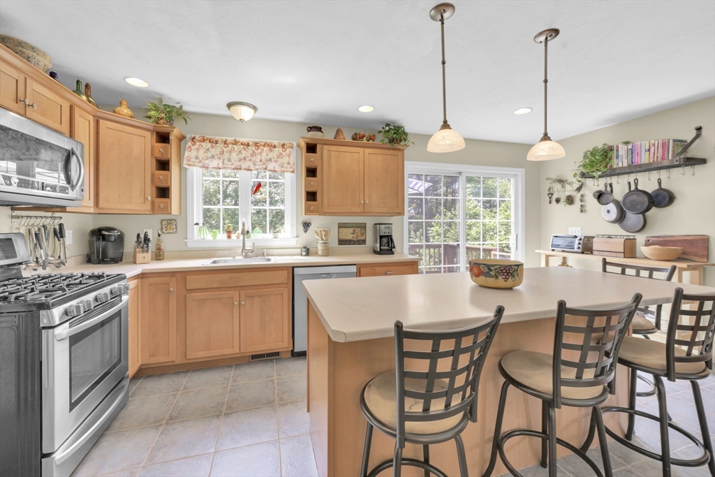 42 McGregory Road Sturbridge, MA 01566 - Photo 8 of 40 Gallery Image 8