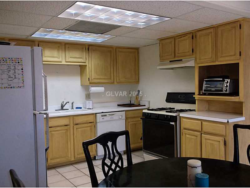 2505 Rialto Road Las Vegas, NV 89108 - Photo 10 of 33 Kitchen.