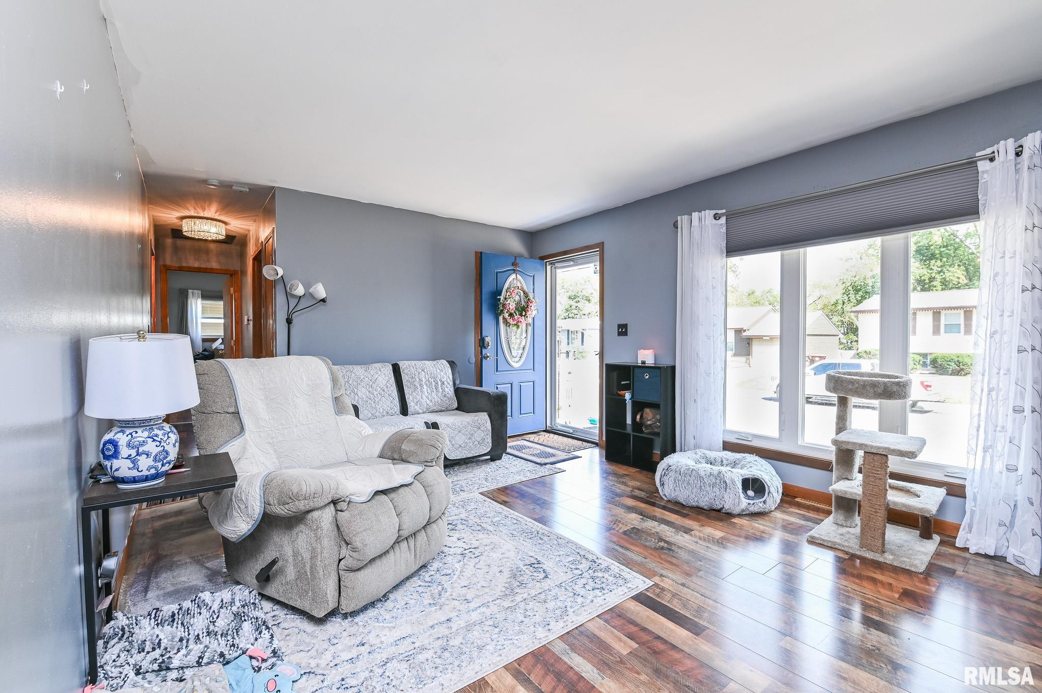 6615 North Randwick Road Peoria, IL 61615 - Photo 3 of 26 Gallery Image 3