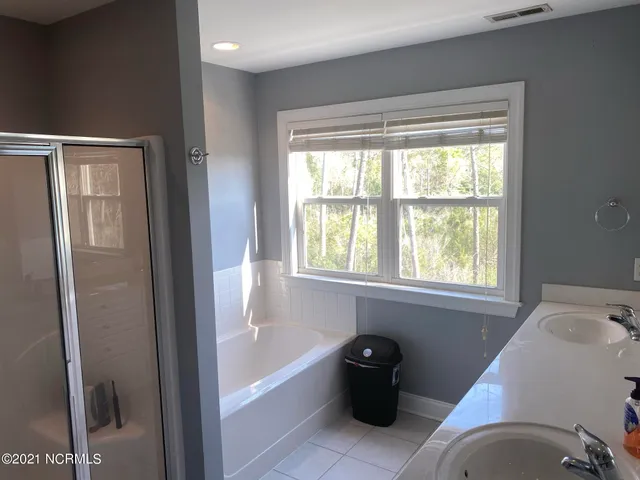 $2,200 | 213 River Gate Lane, Wilmington, NC 28412