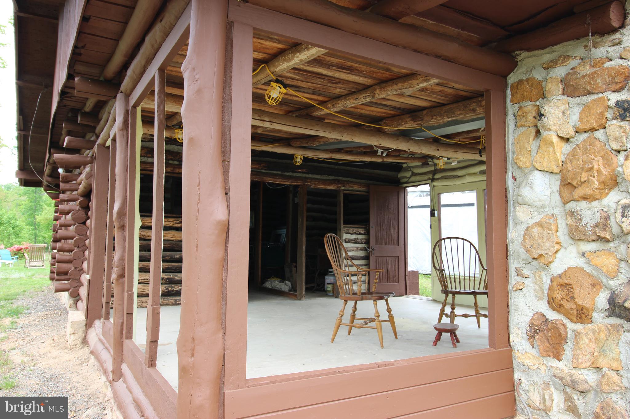 10528 Pineview Road Manassas, VA 20111 - Photo 34 of 61 Log cabin family room