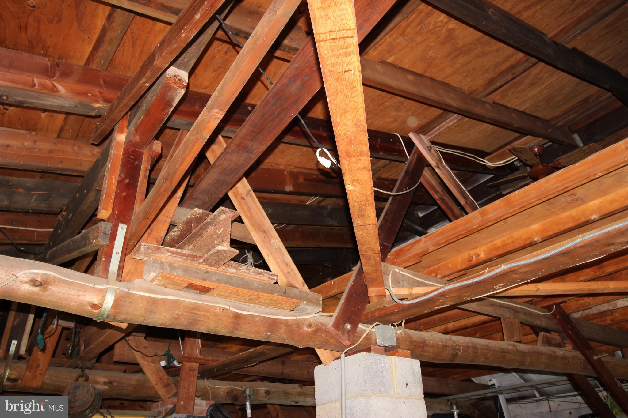 10528 Pineview Road Manassas, VA 20111 - Photo 38 of 61 Note the large beam construction