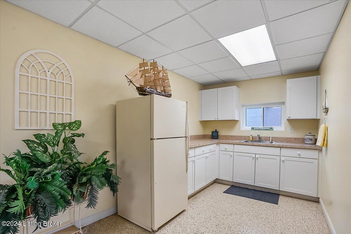 1122 Riverside Drive Prospect, KY 40059 - Photo 49 of 87 LL Kitchenette