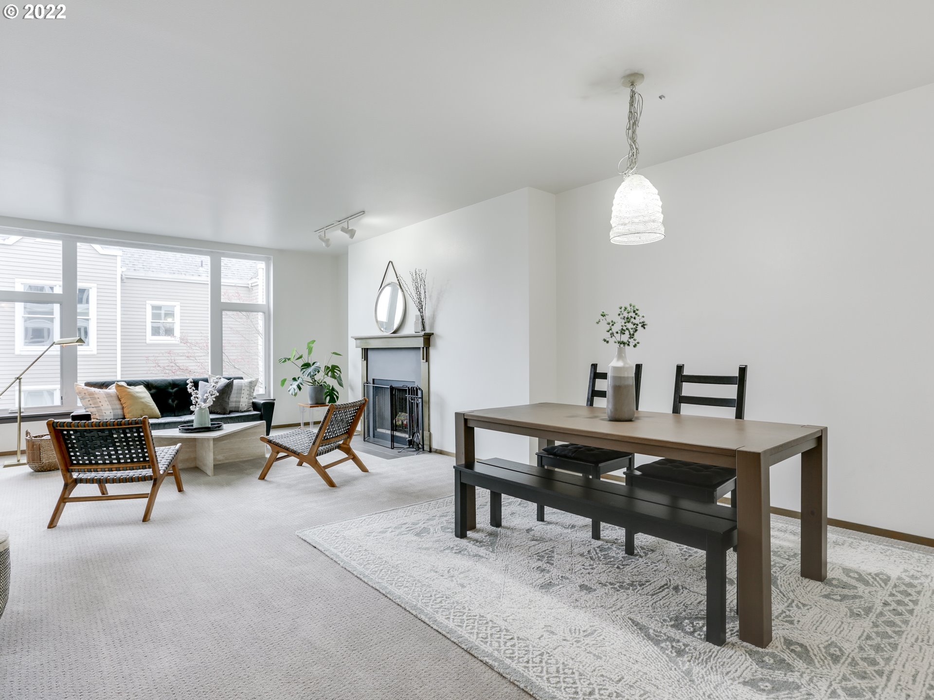 1730 South Harbor Way, Unit 405 Portland, OR 97201 - Photo 11 of 32 a living room with furniture and a potted plant