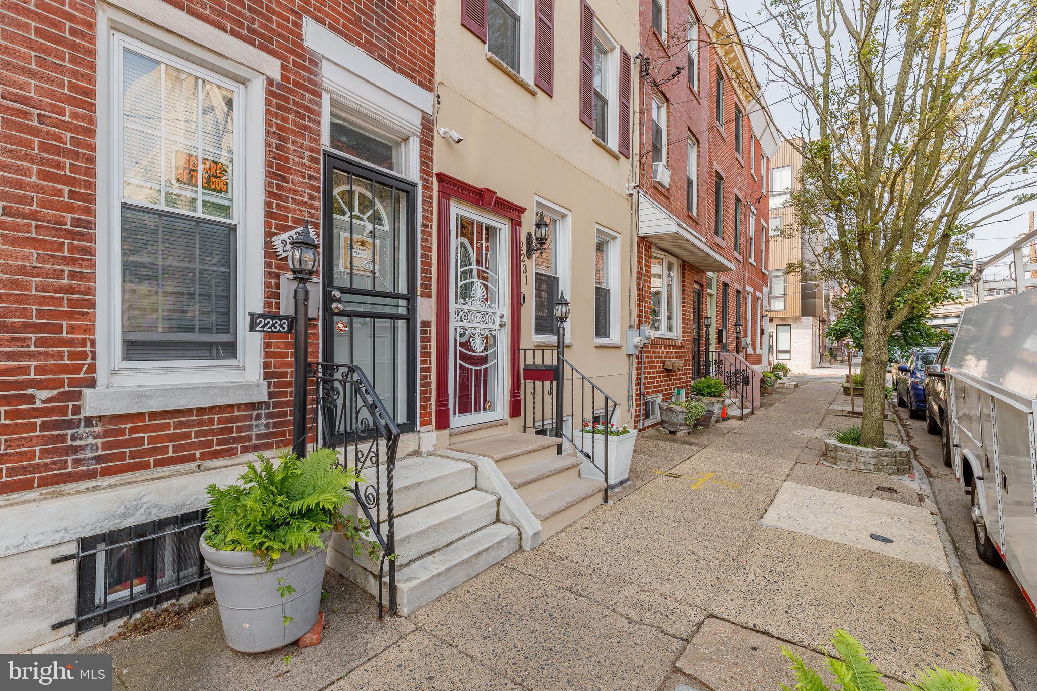 2231 Emerald Street Philadelphia, PA 19125 - Photo 2 of 13