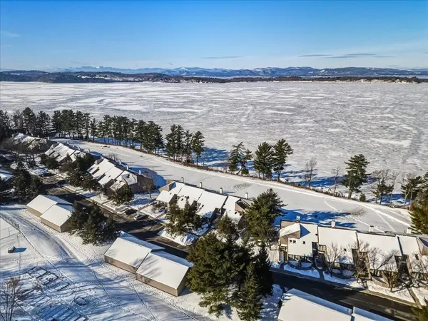 $899,900 | 102 South Beach Road, South Burlington, VT 05403