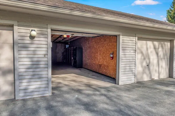 $899,900 | 102 South Beach Road, South Burlington, VT 05403