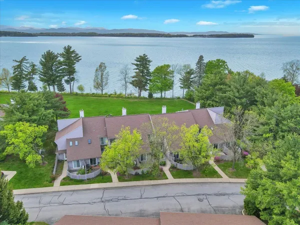 $899,900 | 102 South Beach Road, South Burlington, VT 05403