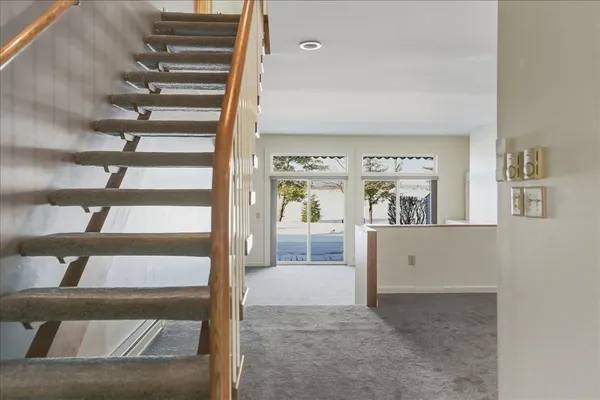 $899,900 | 102 South Beach Road, South Burlington, VT 05403