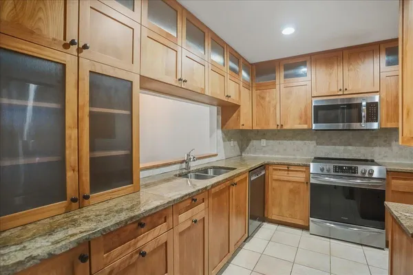 $899,900 | 102 South Beach Road, South Burlington, VT 05403