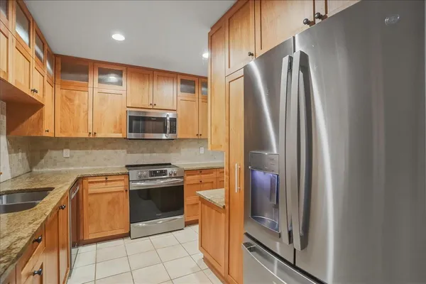 $899,900 | 102 South Beach Road, South Burlington, VT 05403