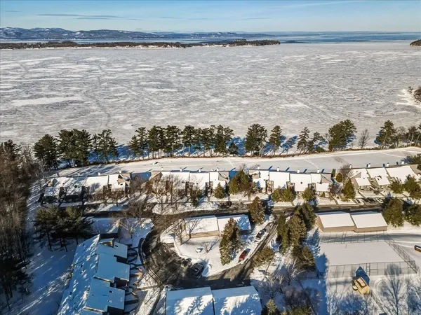 $899,900 | 102 South Beach Road, South Burlington, VT 05403