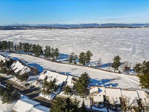 $899,900 | 102 South Beach Road, South Burlington, VT 05403