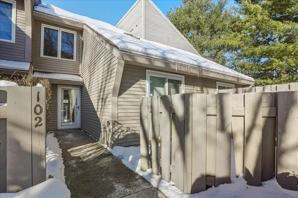 $899,900 | 102 South Beach Road, South Burlington, VT 05403