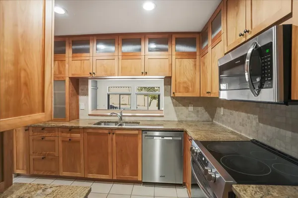 $899,900 | 102 South Beach Road, South Burlington, VT 05403