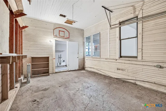 a house view with a outdoor space