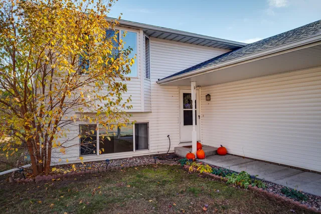 $375,000 | 348 Columbine Lane, Shakopee, MN 55379