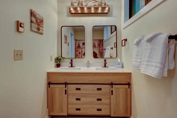 $649,000 | 8 Granite Road, Unit 2, Lincoln, NH 03251