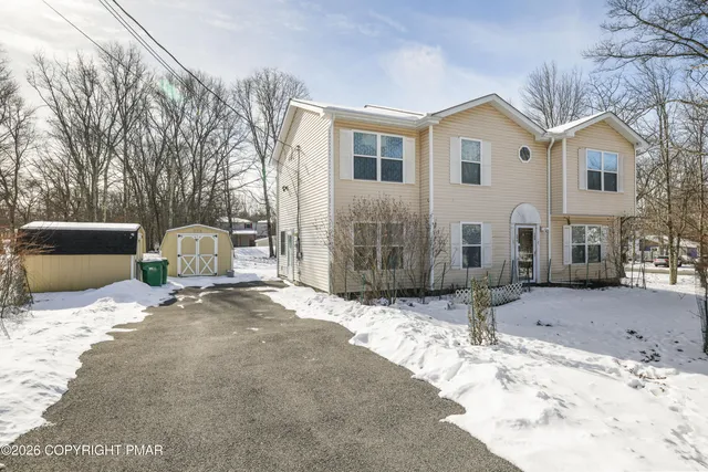 $289,900 | 127 Simmons Place, Bushkill, PA 18324