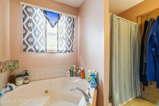 $289,900 | 127 Simmons Place, Bushkill, PA 18324