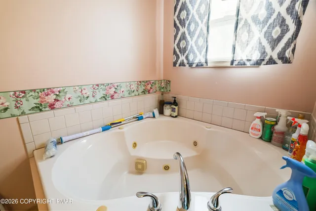 $289,900 | 127 Simmons Place, Bushkill, PA 18324