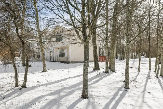 $289,900 | 127 Simmons Place, Bushkill, PA 18324