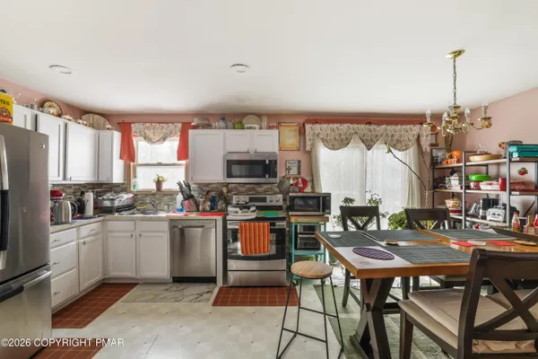 $295,000 | 127 Simmons Place, Bushkill, PA 18324