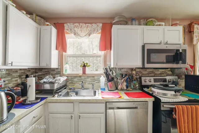 $289,900 | 127 Simmons Place, Bushkill, PA 18324