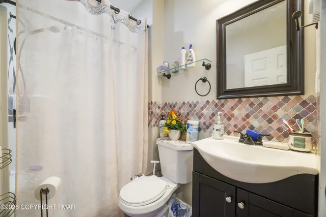 $289,900 | 127 Simmons Place, Bushkill, PA 18324