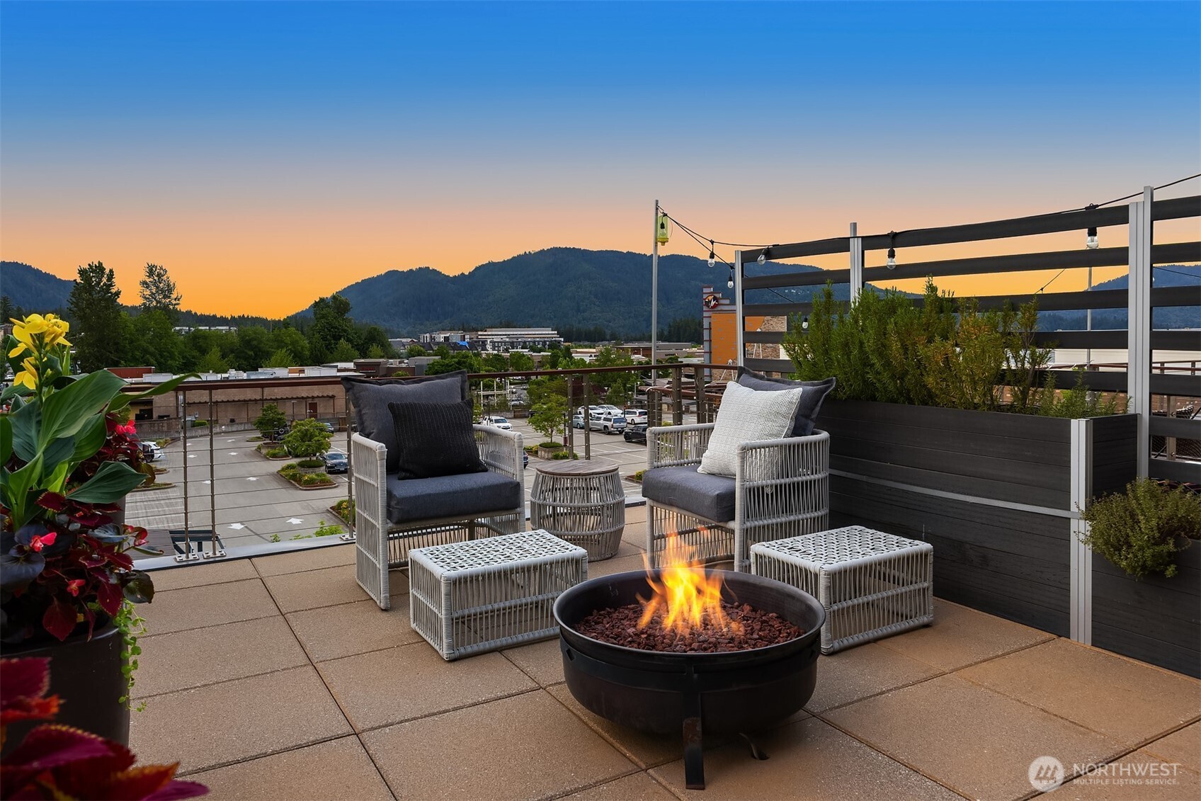 998 Northeast High Street, Unit 12 Issaquah, WA 98029 - Photo 2 of 36