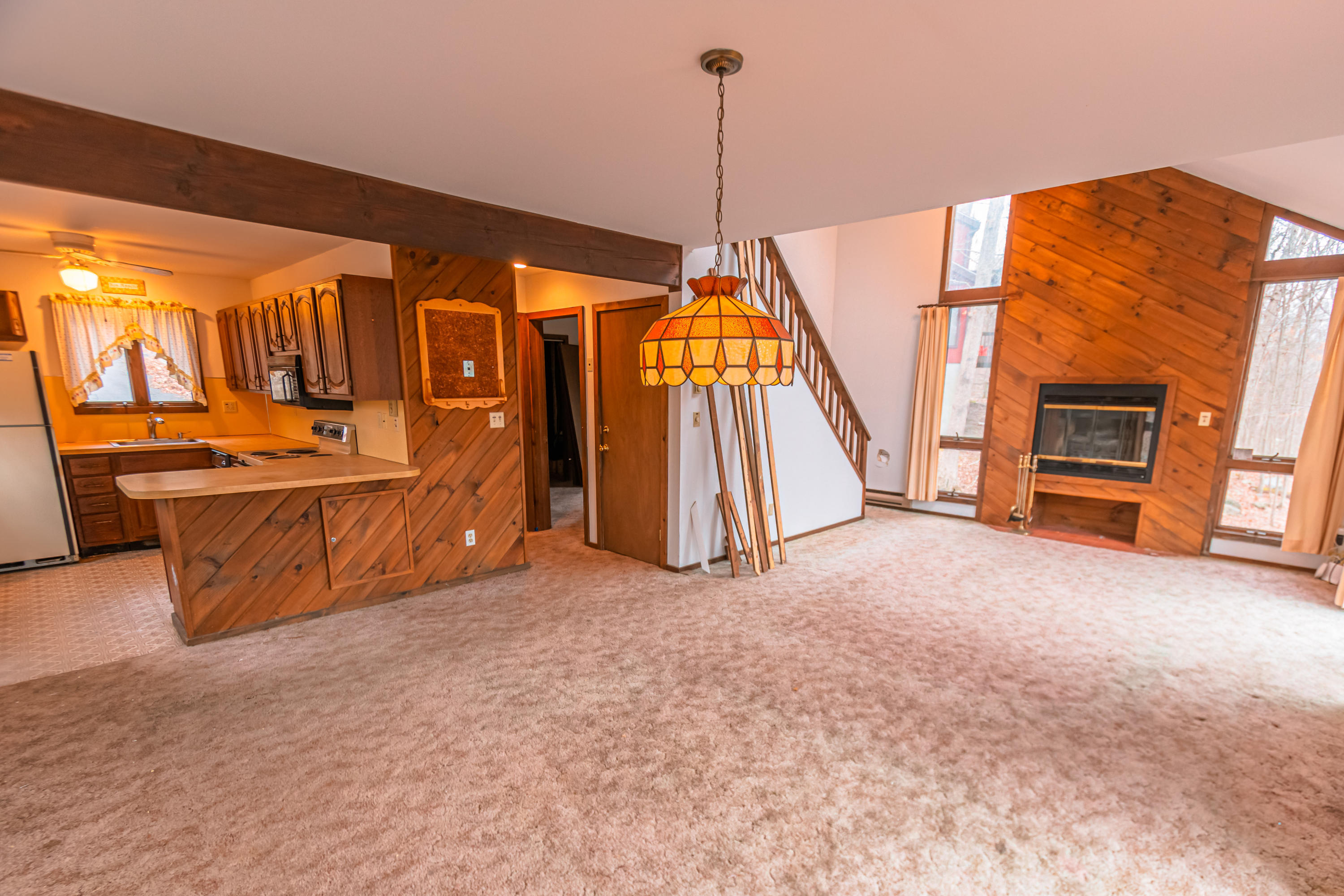 1021 Hampstead Road Bushkill, PA 18324 - Photo 11 of 57 dining area