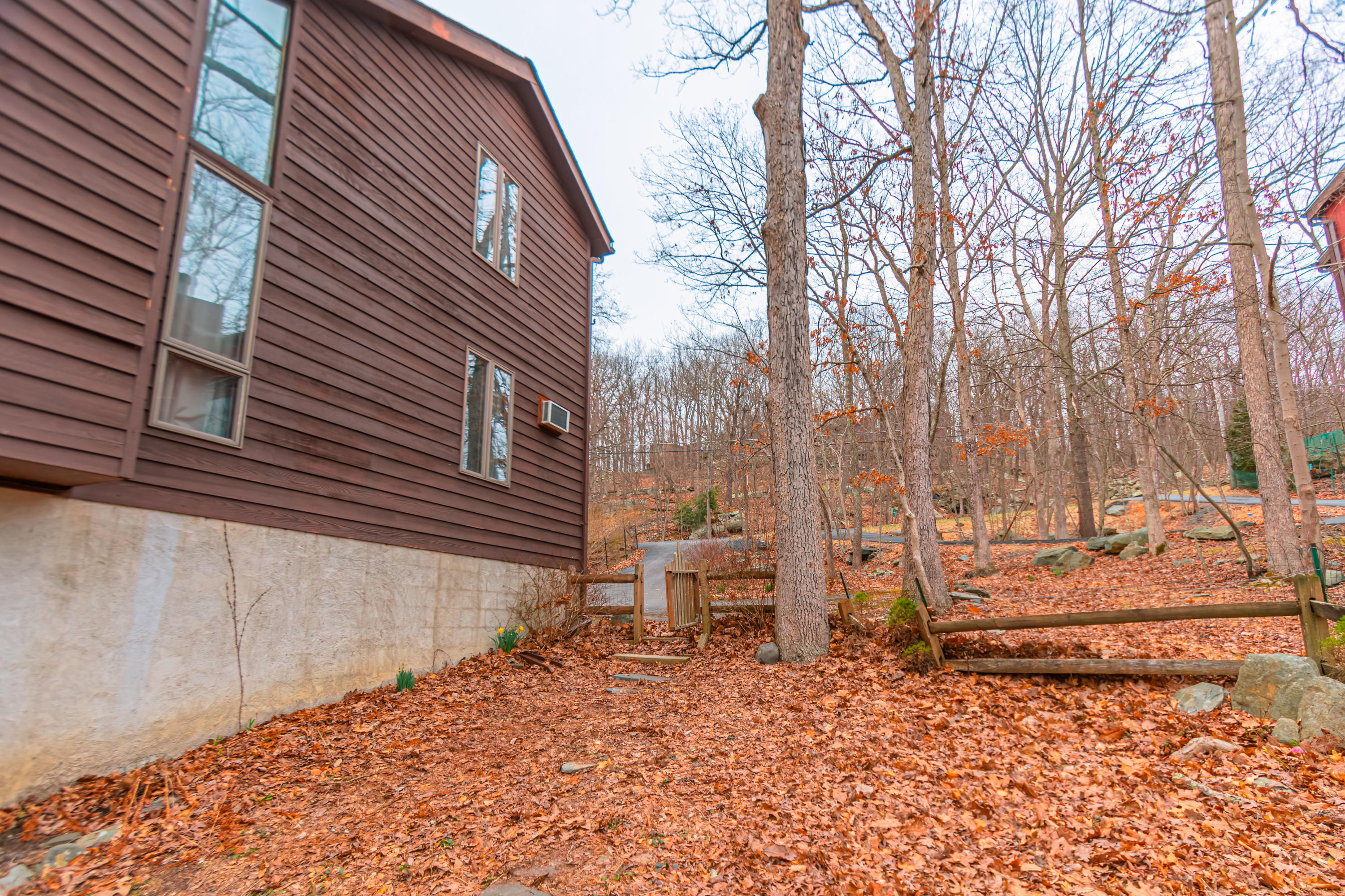 1021 Hampstead Road Bushkill, PA 18324 - Photo 45 of 57 side