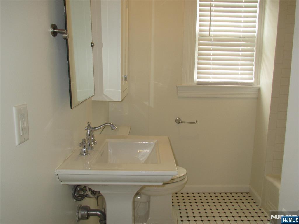 23 Highland Cross, Unit 1 Rutherford, NJ 07070 - Photo 4 of 6 Gallery Image 4