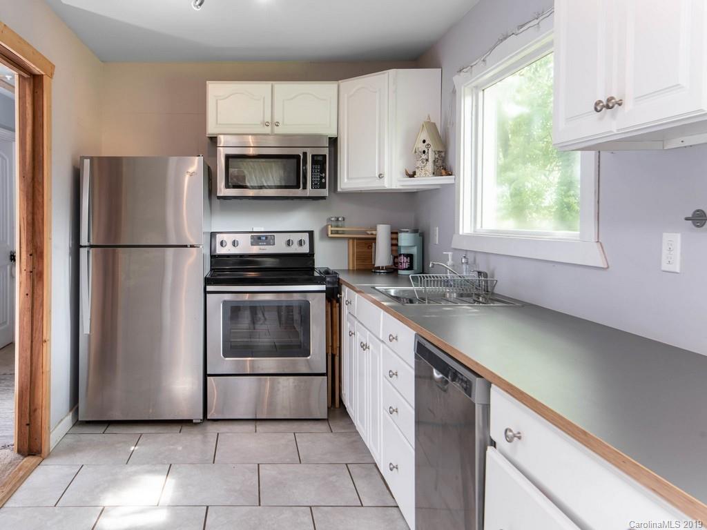 114 Gossett Road Candler, NC 28715 - Photo 9 of 28 Gallery Image 9
