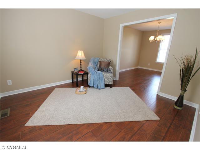 6380 North Midview Road Henrico, VA 23231 - Photo 11 of 22 Living Room